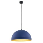 Granatowa lampa wisząca Bonita z oprawą na jedną żarówkę E27. Okrągła, matowa czasza z delikatnymi rowkami u podstawy, wewnątrz złota. Zawieszona na czarnym przewodzie, montowana do sufitu. Idealna do nowoczesnych wnętrz.