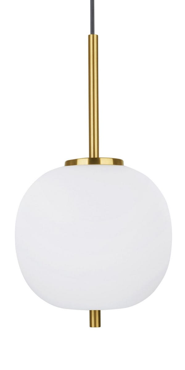 Lampa wisząca Pilar L o średnicy 18,5 cm, z białym, kulistym kloszem z matowego szkła i złotym metalowym uchwytem. Produkt zawiera jedno gniazdo E14. Zawieszona na cienkim, czarnym kablu, w frontalnym ujęciu.