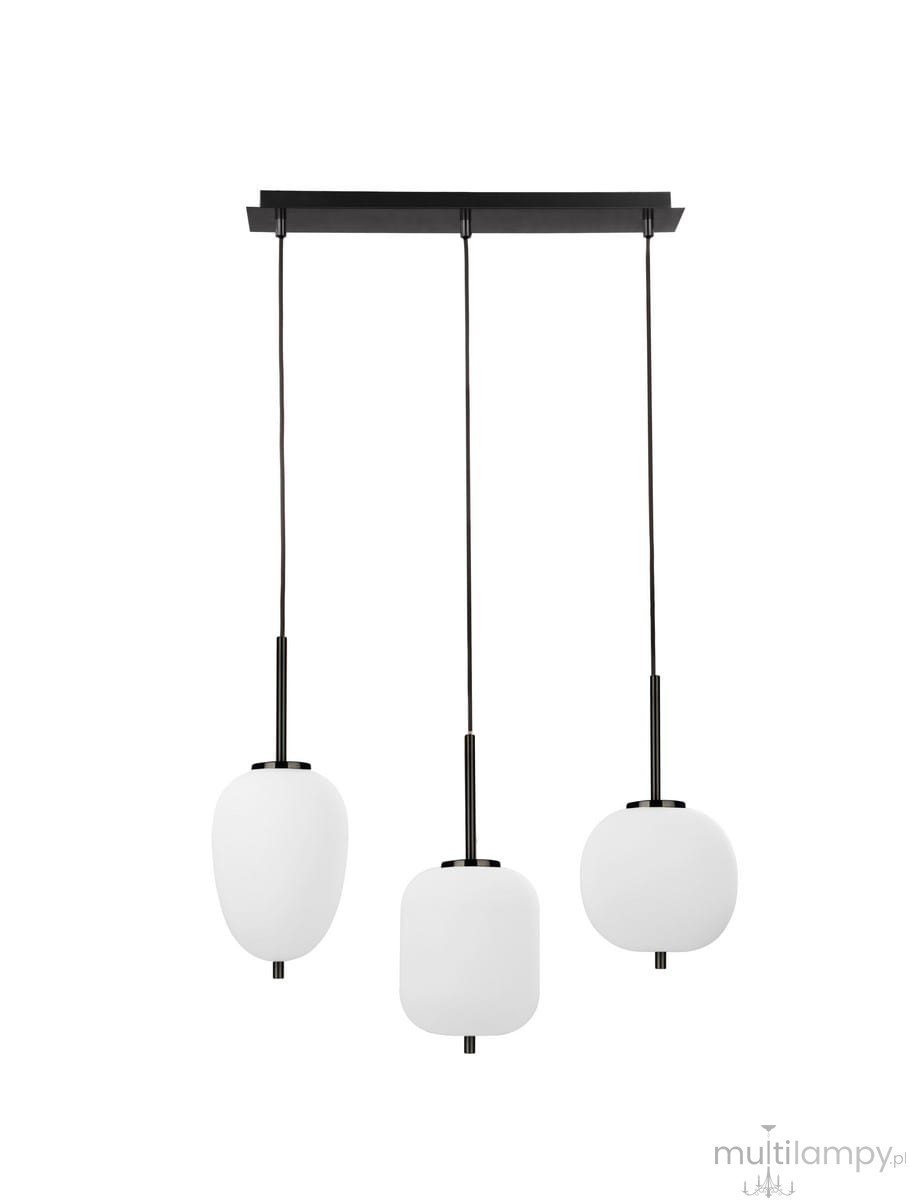 Lampa wisząca Marc z trzema kloszami E14, czarna z metalowym stelażem. Klosze w kształcie owalnym, z mlecznego szkła, zawieszone na cienkich przewodach. Produkt montowany sufitowo, idealny do nowoczesnych wnętrz.