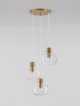 Lampa wisząca Padre z trzema źródłami światła E27, z metalowym złotym mocowaniem i przezroczystymi, szklanymi kloszami o owalnym kształcie. Zawieszona na białych przewodach, umieszczona na prostokątnej podstawie sufitowej.