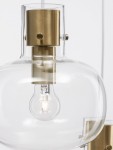 Lampa wisząca Padre z trzema gniazdami E27, z przezroczystym kloszem i złotymi detalami. Ujęcie z bliska na dolną część lampy, ukazujące żarówkę w szklanym kloszu oraz metalowe mocowanie. Tło białe, co podkreśla elegancki design.