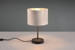 Lampa stołowa Julieta z kloszem w kolorze beżowym i złotym wnętrzem, osadzona na czarnej, okrągłej podstawie. Kabel zasilający widoczny z boku. Ujęcie frontalne, prezentujące całość produktu na jasnym tle.