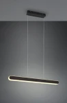 Lampa wisząca Helios w kolorze czarnym, z jednym źródłem światła LED o mocy 48W. Posiada podłużny kształt, zawieszona na cienkich linkach, z prostą, nowoczesną formą. Montaż na suficie, z minimalnym tłem, co podkreśla elegancję designu.
