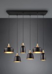 Lampa wisząca Chiraz 6xE27 w kolorze czarnym z metalowymi elementami w kolorze złotym. Składa się z sześciu różnych kloszy zawieszonych na długich linkach, umieszczona na prostokątnej podstawie sufitowej. Tło w odcieniu szarości.