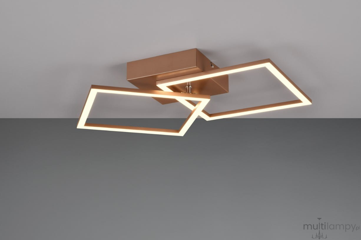 Brązowa lampa sufitowa Trail z dwoma kwadratowymi ramkami LED 20W. Ujęcie z dołu ukazuje unikalny kształt i nowoczesny design. Lampa zamontowana na płaskim suficie, z białym podświetleniem, idealna do nowoczesnych wnętrz.