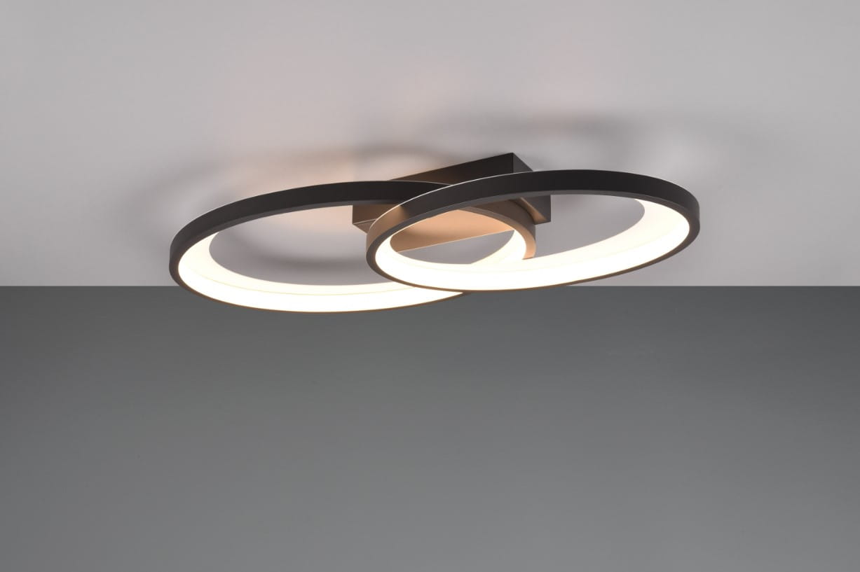 Czarna lampa sufitowa Malaga z dwoma okrągłymi kloszami LED o średnicy 25W, zamontowana na prostokątnej podstawie. Lampa wisząca ma nowoczesny design, emitując ciepłe światło, idealna do różnych wnętrz.
