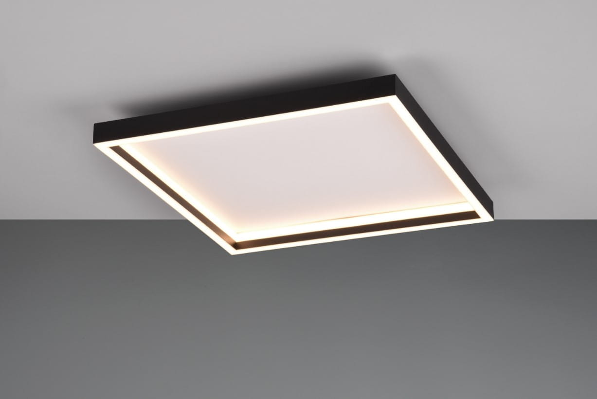Plafon Rotonda 1xLED/20W w kolorze czarnym, kwadratowy, montowany na suficie. Posiada matową, białą oprawę oraz subtelną, ciepłą iluminację. Widok z dołu, podkreślający minimalistyczny design i eleganckie wykończenie.
