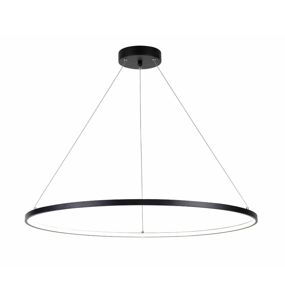 Lampa wisząca Horik z czarnym metalowym kloszem w kształcie okręgu, zawieszona na trzech cienkich przewodach. Posiada źródło LED o mocy 40W, emitujące jasne światło. Montaż sufitowy, minimalistyczny design. Tło białe, podkreślające elegancję lampy.