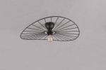 Lampa sufitowa Chapeau w kolorze czarnym, wykonana z metalowej siatki, z żarówką E27. Ujęcie frontalne, prezentujące lampę w pozycji wiszącej, z charakterystycznym, półkolistym kloszem o promienistym wzorze.