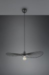 Lampa wisząca Chapeau w czarnym kolorze, z oprawą na żarówkę E27. Posiada metalową, siateczkową konstrukcję w kształcie skrzydeł, zawieszona na cienkim przewodzie. Tło szare, minimalistyczne.