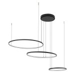 Lampa wisząca Circolo D125 z trzema okrągłymi elementami LED w kolorze czarnym, zawieszona na cienkich linkach. Okręgi mają różne średnice, z matowym wykończeniem. Montaż na płaskim, okrągłym suficie. Temperatura barwowa 4000K.