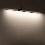 Kinkiet Spin 99 w kolorze czarnym, z jedną diodą LED o mocy 14W i temperaturze barwowej 3000K. Montowany na ścianie, o prostym, wydłużonym kształcie, emitujący ciepłe światło, idealny do nowoczesnych wnętrz.