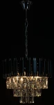 Lampa wisząca Bilbao z czarnym abażurem i chromowanymi detalami, wyposażona w cztery oprawy E27. W dolnej części znajdują się przezroczyste, kryształowe elementy, które odbijają światło. Ujęcie z dołu, wisząca konstrukcja.