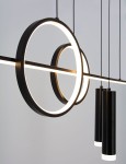 Lampa wisząca Moderno w kolorze czarnym z dwoma okrągłymi elementami oraz trzema cylindrycznymi źródłami LED. Ujęcie z góry, ukazujące nowoczesny design i detale konstrukcyjne. Idealna do wnętrz o nowoczesnym stylu.