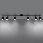 Lemmi lampa sufitowa (spot) w kolorze czarnym, z sześcioma regulowanymi reflektorami GU10, zamontowana na prostokątnej listwie. Ujęcie z góry, na jednolitym szarym tle, podkreślające elegancki design i funkcjonalność oświetlenia.