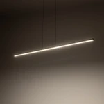 Lampa wisząca Bar L120 w kolorze czarnym, o długości 120 cm, z jedną diodą LED o mocy 21W i temperaturze barwowej 3000K. Zawieszona poziomo, emitująca ciepłe światło, z minimalistycznym designem.