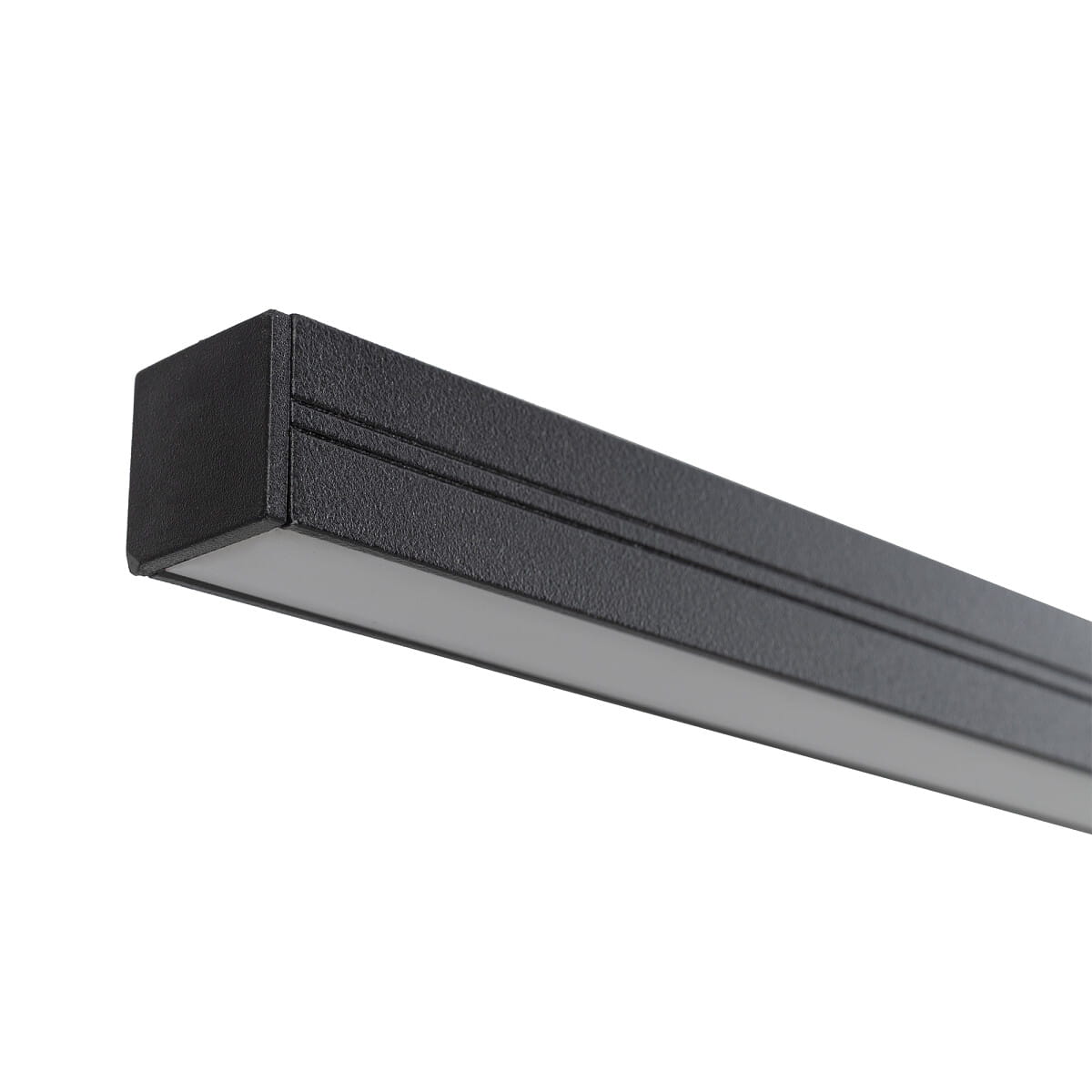 Lampa wisząca Bar L180 w kolorze czarnym, wykonana z metalu, o prostokątnym kształcie. Posiada panel LED o mocy 27W i temperaturze barwowej 3000K. Ujęcie z boku, ukazujące teksturę powierzchni i detale konstrukcyjne.