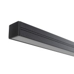 Lampa wisząca Bar L180 w kolorze czarnym, wykonana z metalu, o prostokątnym kształcie. Posiada panel LED o mocy 27W i temperaturze barwowej 3000K. Ujęcie z boku, ukazujące teksturę powierzchni i detale konstrukcyjne.