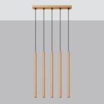 Lampa wisząca Pastelo 5xG9 w złotym kolorze, składająca się z pięciu cylindrycznych elementów zawieszonych na czarnych linkach. Kąt ujęcia frontalny, produkt prezentowany na jednolitym tle.