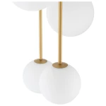 Lampa wisząca Karo z 8 źródłami światła G9, w kolorze czarnym i złotym. Składa się z białych, okrągłych kloszy z matowego szkła, zawieszonych na złotych rurkach. Ujęcie z dołu, pokazujące detale konstrukcji i połączeń.