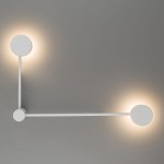 Kinkiet Orbit P 2xGX53 w kolorze białym, z dwiema okrągłymi oprawami świetlnymi, zamontowany na szarym tle. Produkt prezentuje minimalistyczny design z prostą, liniową konstrukcją oraz okrągłymi elementami.