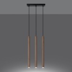 Lampa wisząca Pastelo z trzema tubami G9, w kolorze czarnym i drewnianym. Tubowe źródła światła zawieszone na cienkich czarnych linkach, z czarnym stropem. Minimalistyczny design, idealna do nowoczesnych wnętrz.