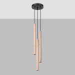 Lampa wisząca Pastelo 3xG9 w kolorze czarnym i drewnianym, z trzema cylindrycznymi, drewnianymi elementami zawieszonymi na czarnych linkach. Ujęcie z góry, na tle jednolitego szarego koloru.