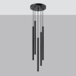 Lampa wisząca Pastelo w kolorze czarnym, składająca się z pięciu długich, cylindrycznych elementów zawieszonych na cienkich linkach. Zainstalowana na okrągłej podstawie sufitowej. Idealna do nowoczesnych wnętrz.