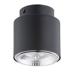 Czarna lampa sufitowa Nano z oprawą na jedną żarówkę GU10/AR 111. Okrągła, matowa obudowa z metalicznym wykończeniem na dolnej krawędzi. Zainstalowana w pozycji wiszącej, z widocznym detalem reflektora o diamentowym wzorze.