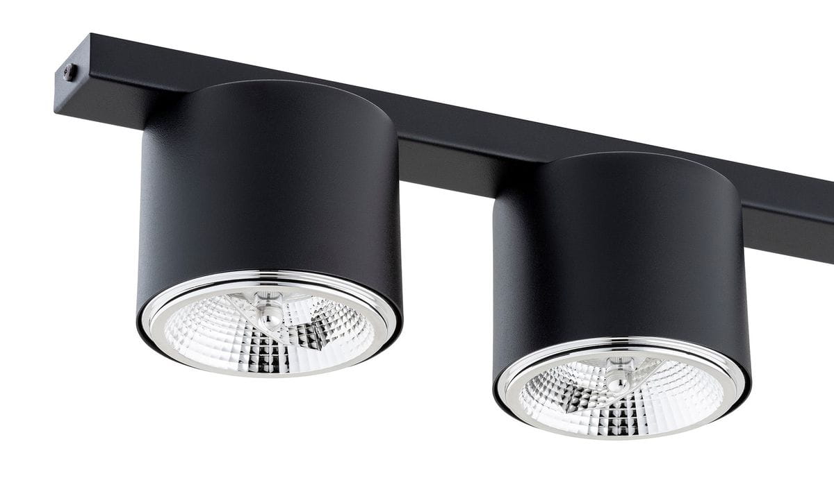 Nano lampa sufitowa w czarnym kolorze z czterema oprawami GU10/AR 111. Widok z boku, z okrągłymi kloszami z metalicznymi wykończeniami. Lampa przymocowana do sufitu, idealna do oświetlenia wnętrz.