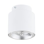 Biała lampa sufitowa Nano z oprawą na jedną żarówkę GU10/AR 111. Posiada cylindryczny kształt z metaliczną, lustrzaną częścią na dole, montowana na suficie. Widoczne mocowanie i gładka faktura obudowy.