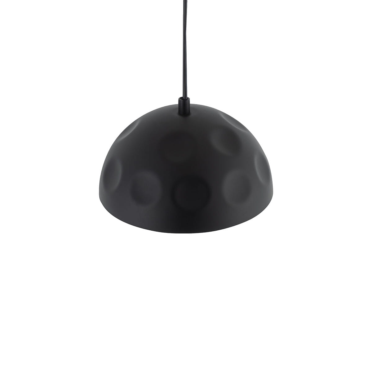 Lampa wisząca Hemisphere Hit D33 z kloszem w kolorze matowej czerni z wypukłymi wzorami, zawieszona na cienkim przewodzie. Wewnątrz klosza złote wykończenie. Przeznaczona dla żarówki E27.