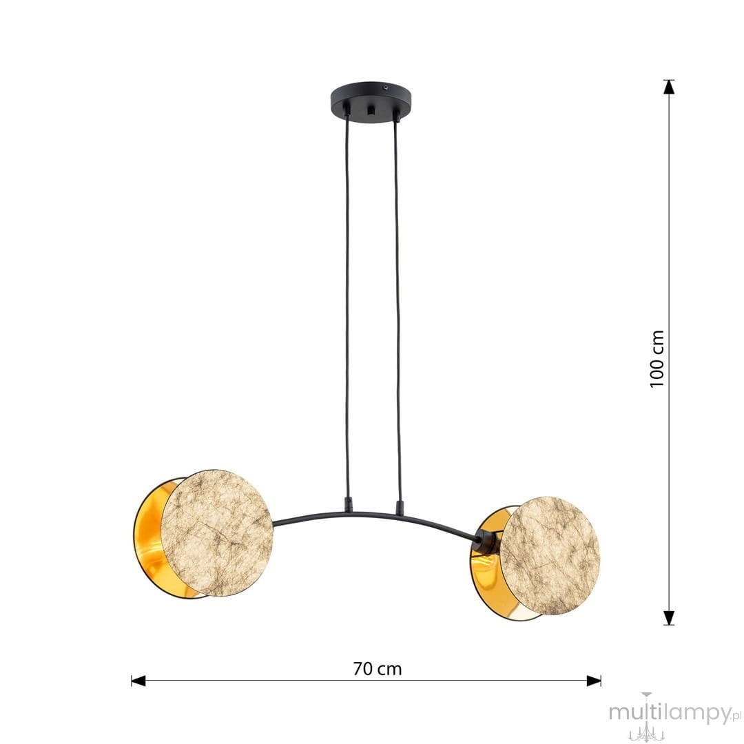 Lampa wisząca Motif 2xE14 w kolorze złotym i czarnym, z dwiema okrągłymi kloszami na końcach. Klosze mają złote wnętrza i matowe, beżowe zewnętrze. Produkt wiszący, z regulacją wysokości, rozpiętość 70 cm, wysokość 100 cm.