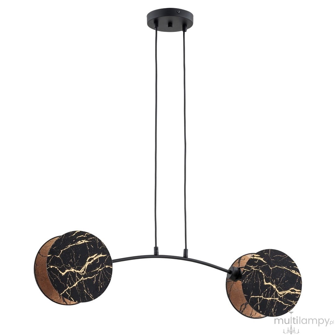 Lampa wisząca Motif 2xE14 z czarnym, marmurowym kloszem z złotymi żyłkami. Posiada dwie okrągłe, płaskie dekoracje, zawieszone na cienkich linkach, zamontowana na okrągłej podstawie w kolorze czarnym.