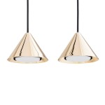 Lampa wisząca Elit 4xGX53 w czarno-złotej kolorystyce, z dwiema stożkowymi kloszami w metalicznym złocie. Ujęcie frontalne, klosze zawieszone na czarnych przewodach, o gładkiej, błyszczącej powierzchni. Idealna do nowoczesnych wnętrz.