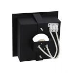 Czarna lampa sufitowa 1-punktowa Mod 9417, widok z tyłu. Posiada prostokątną, matową obudowę z otworem na żarówkę oraz widoczne kable elektryczne. Umożliwia montaż w sufitach.