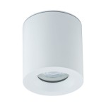 Biała lampa sufitowa Ceara z jedną oprawą GU10, o okrągłym kształcie. Zainstalowana w pozycji wiszącej, z matowym wykończeniem. Widoczna szklana soczewka w centralnej części, zapewniająca nowoczesny wygląd. Idealna do wnętrz z oznaczeniem IP44.