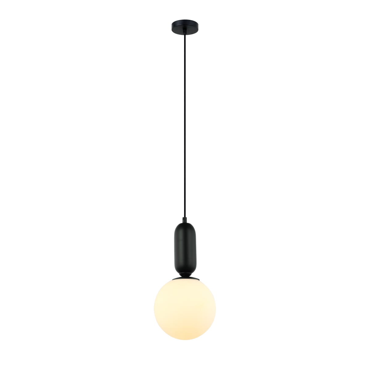 Lampa wisząca Aldeva D20 z oprawą w kolorze czarnym, zawieszona na cienkim kablu. Posiada okrągły klosz w kolorze mlecznym, wykonany z szkła, umieszczony na czarnej podstawie. Idealna do nowoczesnych aranżacji wnętrz.