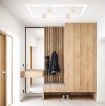 Lampa sufitowa Golda w kolorze białym i złotym, montowana na suficie, z cylindrycznymi kloszami. Zestaw czterech lamp w nowoczesnym wnętrzu z drewnianymi elementami, widoczna w aranżacji przedpokoju.