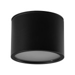 Lampa sufitowa Grandi w kształcie tuby, kolor czarny, z oprawą na żarówkę GX53. Posiada IP54, co zapewnia odporność na wilgoć. Ujęcie frontalne, produkt zamontowany na suficie, z widoczną, okrągłą, matową osłoną.