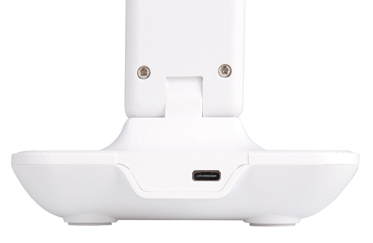 Biała lampka biurkowa Kivo LED 5W z widocznym portem USB-C na podstawie. Ujęcie z boku, ukazujące gładką powierzchnię i prosty kształt. Elementy montażowe w górnej części oraz subtelne detale w dolnej części podstawy.