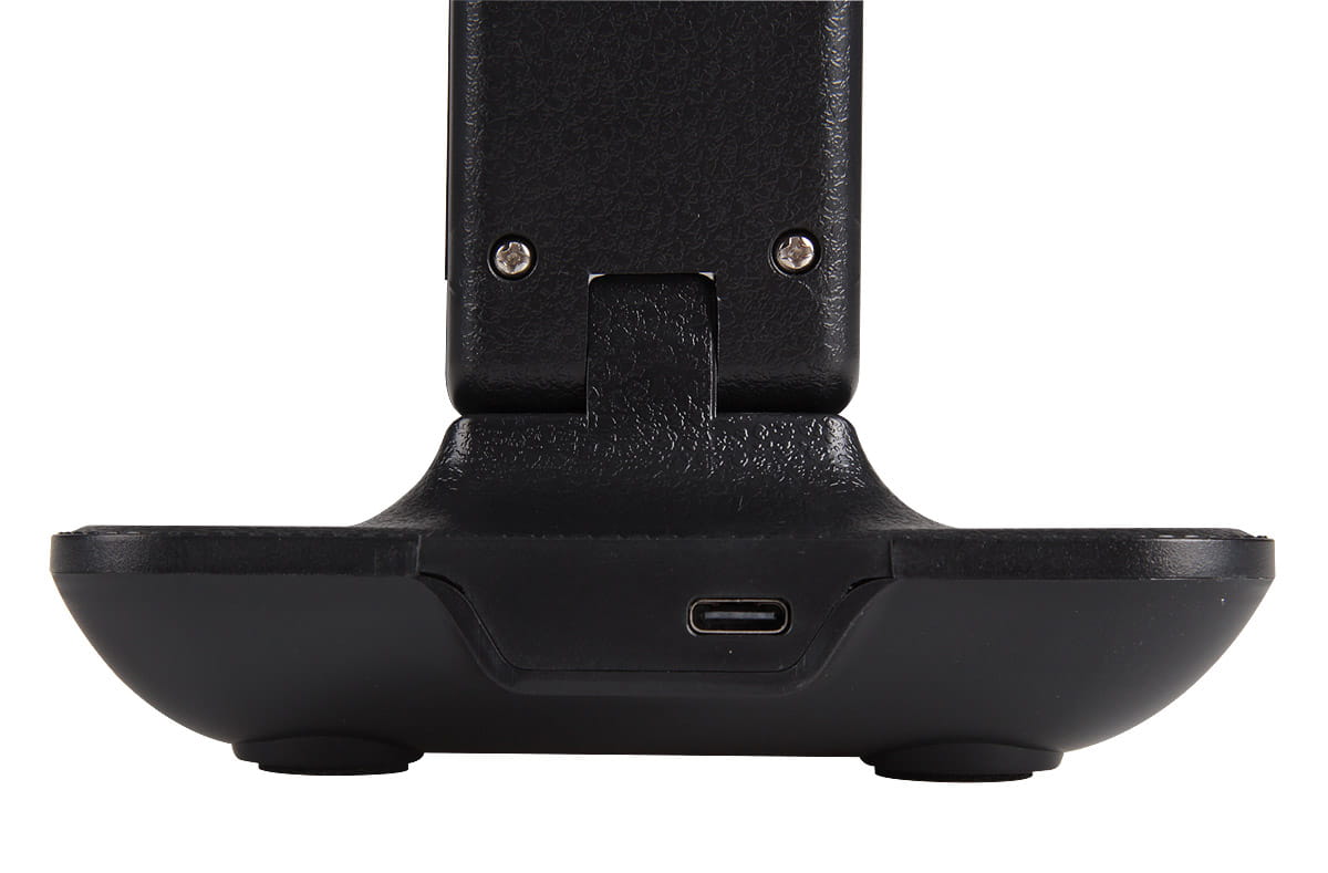 Czarna lampka biurkowa Kivo LED 5W/CCT, widok od dołu. Zauważalna podstawa z teksturowanej powierzchni, z portem USB-C. Stabilna konstrukcja, idealna do biura lub nauki.