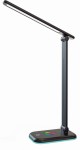 Lampka biurkowa Alma LED 12W/CCT + RGB w kolorze czarnym. Posiada prostokątną, ruchomą głowicę oraz stabilną podstawę z podświetleniem RGB. Ujęcie z boku, ukazujące elegancki design i możliwość regulacji wysokości.