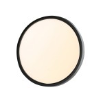 Plafon Calvi D40 w kolorze czarnym, o okrągłym kształcie, z białym, matowym kloszem. Zastosowanie jednego źródła światła LED o mocy 32W. Montowany na suficie, widoczny z przodu, w minimalistycznym stylu.