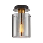 Lampa sufitowa Sardo z jednym gniazdem E27, wykonana z dymionego szkła i mosiądzu. Posiada cylindryczny kształt, metalowy okap w kolorze czarnym oraz widoczną żarówkę. Stoi zamontowana na suficie, idealna do nowoczesnych wnętrz.