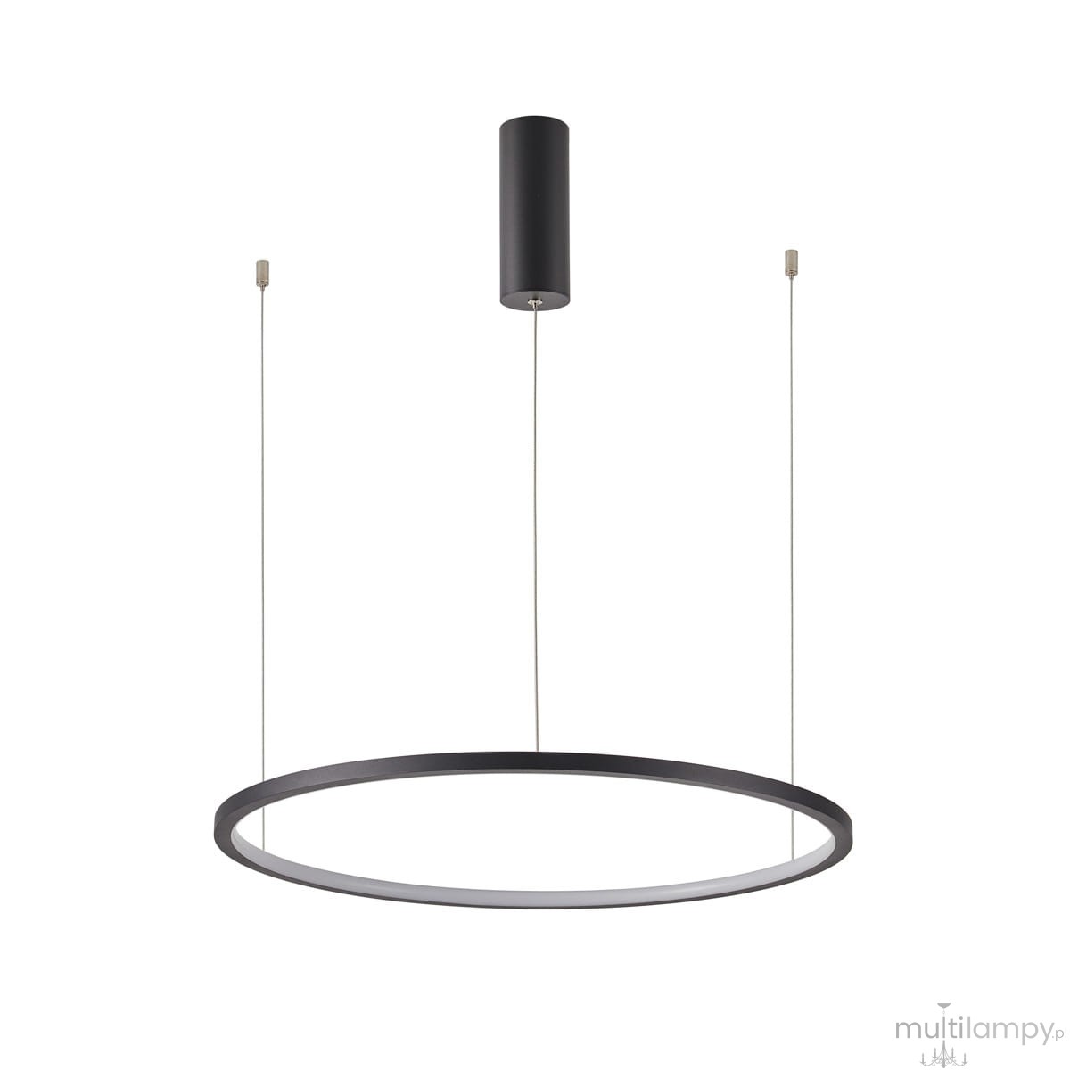 Lampa wisząca Vinola D60 w kolorze czarnym, z okrągłym kloszem i metalowym wykończeniem, zawieszona na dwóch cienkich linkach. Posiada jedną żarówkę LED o mocy 38W, minimalistyczny design, idealna do nowoczesnych wnętrz.
