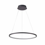 Czarna lampa wisząca Vinola D80 z okrągłym kloszem LED o mocy 48W, zawieszona na cienkich linkach. Produkt ma minimalistyczny design, z metalową podstawą i białym pierścieniem świetlnym, zawieszony pod sufitem na jednolitym tle.