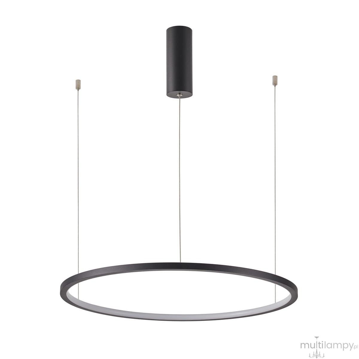Czarna lampa wisząca Vinola D80 z jedną diodą LED o mocy 48W. Okrągły kształt, matowe wykończenie, zawieszona na cienkich linkach. Górna część w formie cylindrycznej, minimalistyczny design, idealna do nowoczesnych wnętrz.
