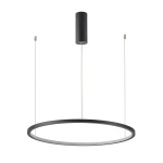 Czarna lampa wisząca Vinola D80 z jedną diodą LED o mocy 48W. Okrągły kształt, matowe wykończenie, zawieszona na cienkich linkach. Górna część w formie cylindrycznej, minimalistyczny design, idealna do nowoczesnych wnętrz.