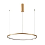 Lampa wisząca Vinola D80 1xLED/48W w złotym kolorze, z okrągłym, metalowym korpusem oraz białą, szklaną osłoną. Ujęcie frontalne, zawieszona na cienkich przewodach, z cylindrycznym mocowaniem na górze.